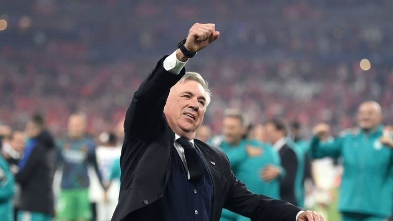 Ancelotti i lumtur me trofeun, lavdëron dy yjet e Realit për paraqitjen në finale