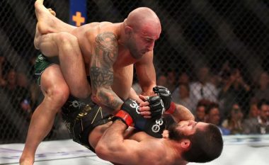 Pamje nga dueli kryesor i UFC 284 – aty ku Islam Makhachev mbrojti titullin ndaj Alexander Volkanovski