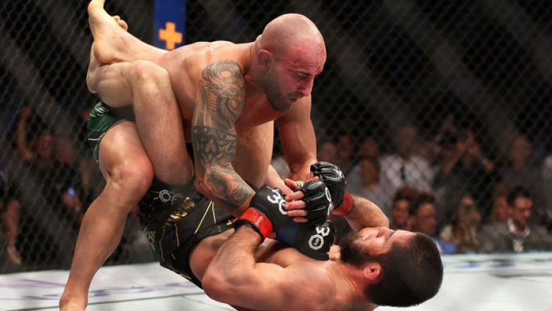 Pamje nga dueli kryesor i UFC 284 – aty ku Islam Makhachev mbrojti titullin ndaj Alexander Volkanovski