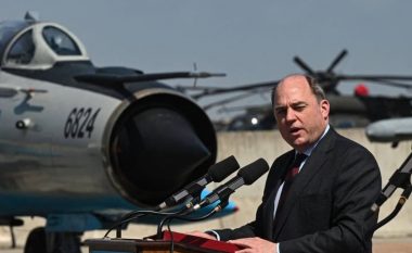 Ministri britanik i Mbrojtjes rreth dërgimit të aeroplanëve luftarakë në Ukrainë: Aktualisht ata kanë nevojë për tanke