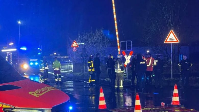 Aksident i tmerrshëm në Gjermani: Treni tërheq zvarrë qindra metra dy fëmijë, vdes njëri prej tyre