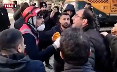 Qytetarët konfrontohen me ministrin që doli në terren 24 orë pas tërmetit në Turqi