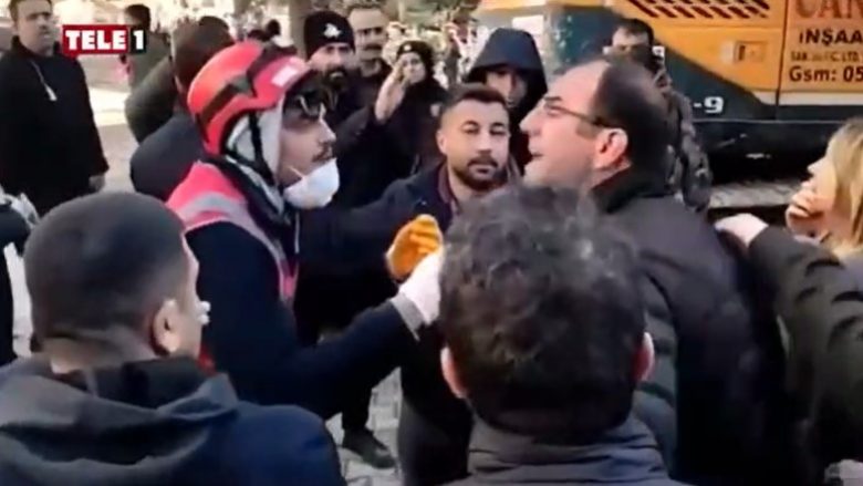 Qytetarët konfrontohen me ministrin që doli në terren 24 orë pas tërmetit në Turqi