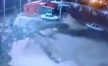 Pamje të reja të tërmetit shkatërrues në Turqi: Veturat lëkunden, kamera ndalon së punuari
