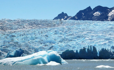 Akulli i detit në Antarktidë ka arritur nivelin më të ulët historik