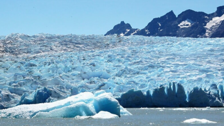 Akulli i detit në Antarktidë ka arritur nivelin më të ulët historik