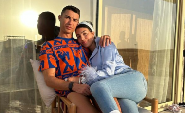 “E dashuruar me ty dhe atë që jemi bashkë”, Georgina Rodriguez bën urimin romantik për ditëlindjen e 38-të të Cristiano Ronaldos