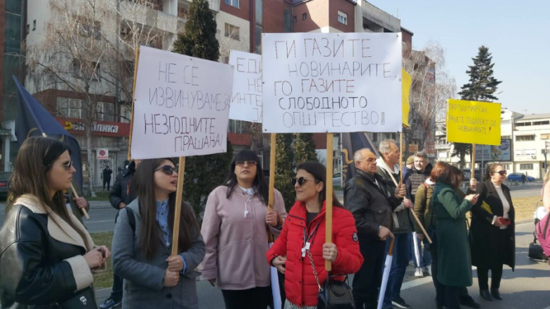 Gazetarët sot protestojnë para Qeverisë së RMV-së: Nuk do të kërkojmë falje për pyetjet e sikletshme