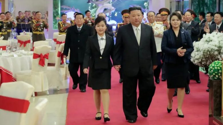 Koreja e Veriut po i ndalon vajzat të kenë të njëjtin emër si vajza e Kim Jong Un