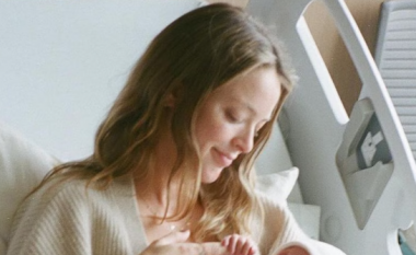 Kaitlynn Carter bëhet nënë për herë të dytë