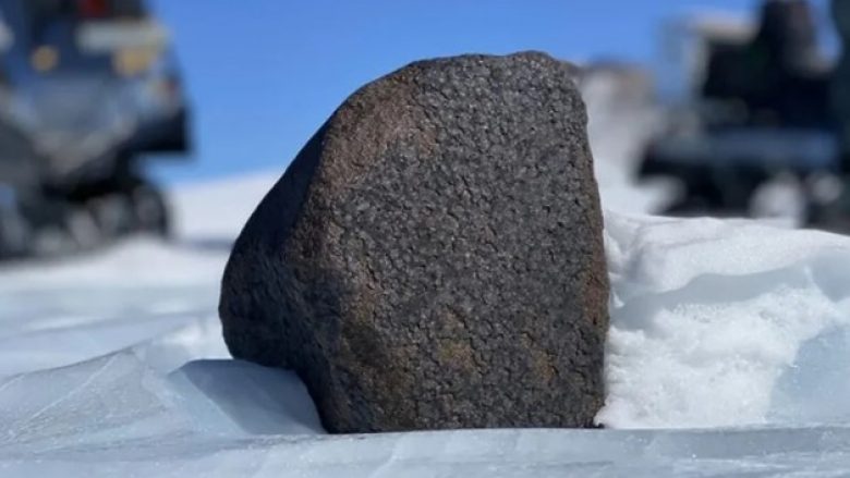 Shkencëtarët në Antarktidë gjetën një meteorit me peshë shtatë kilogramë