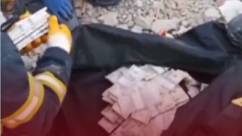 Ekipet e shpëtimit gjetën një çantë me dy milionë dollarë mes rrënojave në Turqi