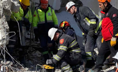 Ekipi nga Maqedonia shpëton një grua 38 vjeçare nga rrënojat në Turqi