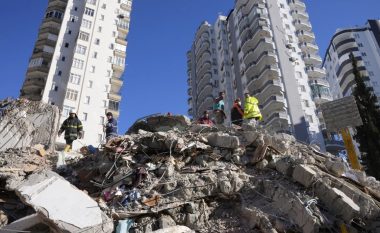 Mbi 50 mijë ndërtesa të dëmtuara duhet të prishen pas tërmetit në Turqi