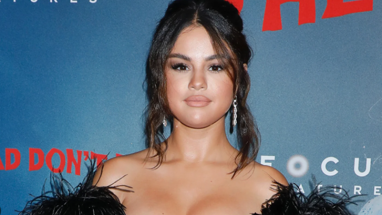 Selena Gomez zbulon se mjekimi ndaj lupusit ka ndikuar që ajo të shtojë peshë: Unë nuk jam modele, nuk do të jem kurrë