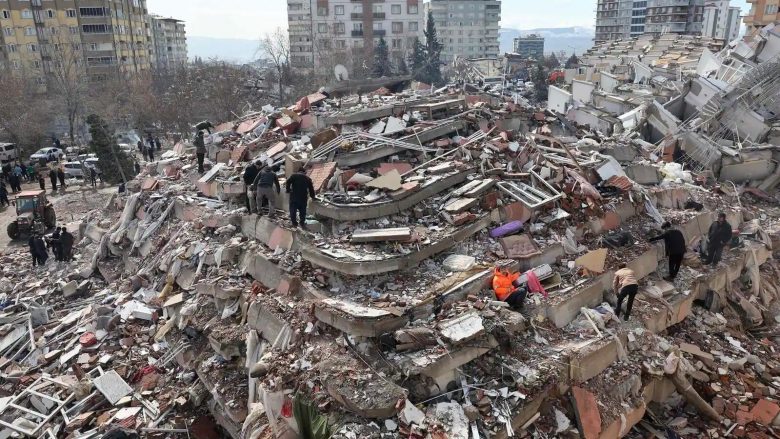 Si u bënë këto ndërtesa shkaktare për numrin e madh të vdekjeve të tërmeteve në Turqi dhe Siri?