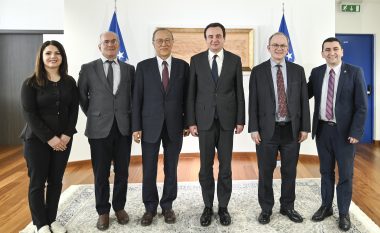 Kurti takon një delegacion nga Federata e Paqes Universale për Evropën Juglindore