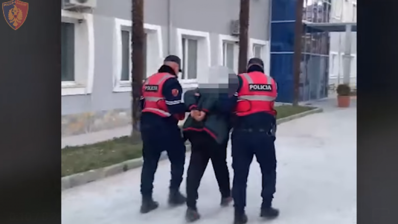 Tentoi të vriste një person dhe qëlloi me thikë ish-bashkëshorten, arrestohet 31-vjeçari në Vlorë
