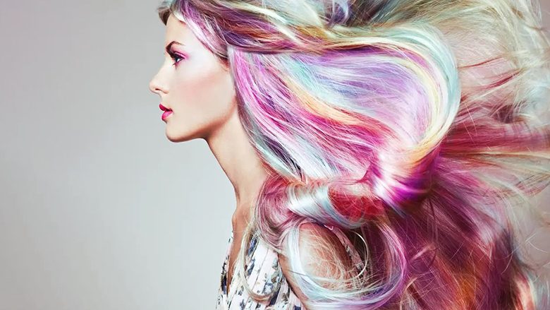 Stile flokësh super kreative: Nuanca të ndryshe me frymëzim larmie ngjyrash