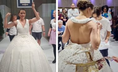 Zvicerania thyen rekordin Guinness pasi krijoi fustanin më të madh në botë të bërë nga torta, mysafirët presin copëzat derisa modelja e kishte veshur