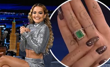 Është emerald - Rita Ora zbulon në emisionin e Jimmy Fallon unazën e martesës me të cilën bashkëshorti i saj Taika Waititi i propozoi