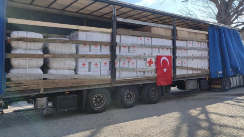 Nisen dy kamionë me ndihma nga Maqedonia e Veriut për të prekurit nga tërmeti në Turqi