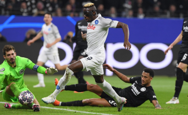 Napoli komod në triumfin ndaj Frankfurtit, i afrohet çerekfinales