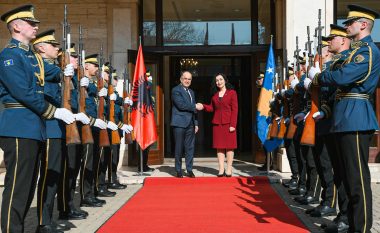 “Krah për krah njëri tjetrit gjithnjë” – Osmani flet pas vizitës së presidentit Begaj në Prishtinë