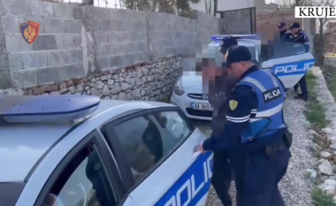 Sekuestrohet drogë, armë dhe municion luftarak në Krujë, arrestohen vëllezërit binjakë