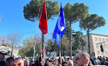 Protestë përpara Kuvendit të Shqipërisë, çfarë pritet të ndodhë gjatë seancës së sotme plenare