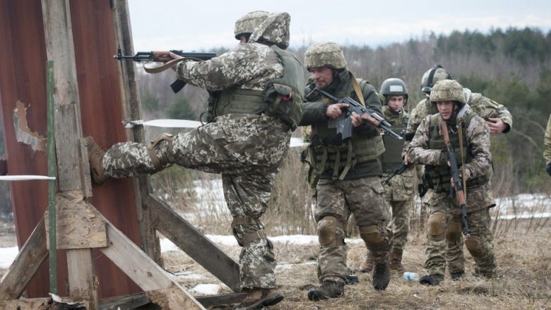 BE do të trajnojë 15 mijë ushtarë ukrainas