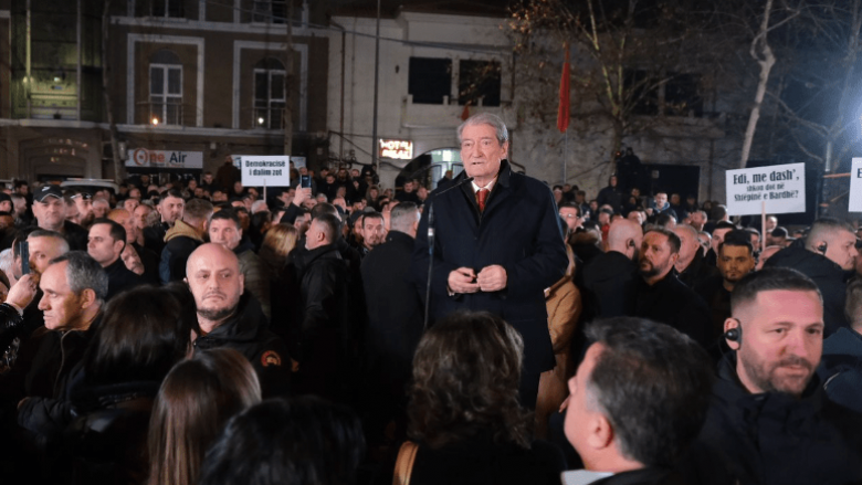 Protesta në Shqipëri, Berisha përmend video erotike: Do ua jap organeve hetimore