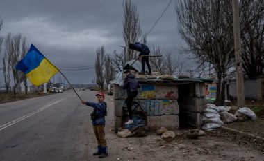 "E shkatërruar, por jo pa shpresë" - jeta pas një viti lufte në Ukrainë