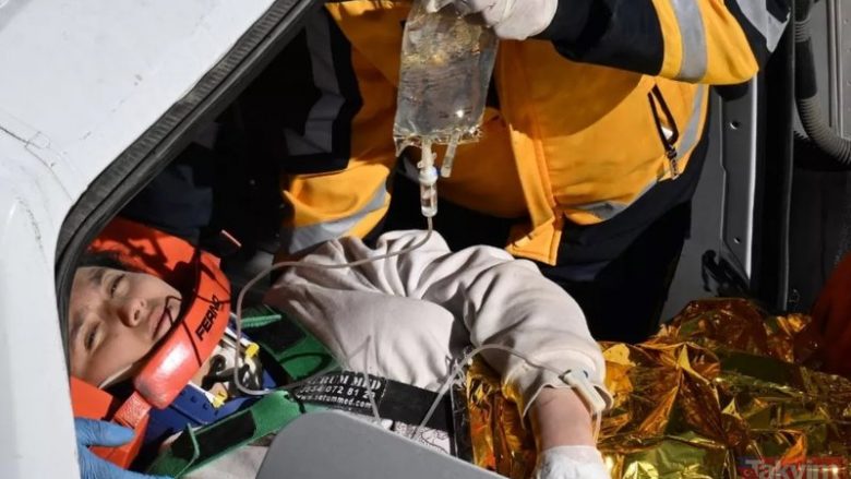 Një 17-vjeçare shpëtohet nga rrënojat, 248 orë pas tërmetit në Turqi