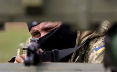 U shtir si instruktor dhe trajnonte ushtarët e Kievit, spiuni rus arrestohet nga Shërbimi Sekret i Ukrainës  