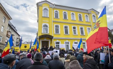 Protestat në Moldavi, 54 persona arrestohen – policia akuzon shërbimet ruse për trazira të mëdha