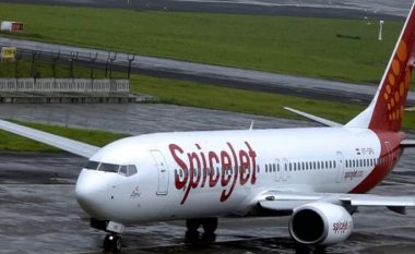 Aviokompania indiane SpiceJet suspendon dy pilotë, hanin ushqim dhe pinin kafe brenda kabinës gjatë fluturimit