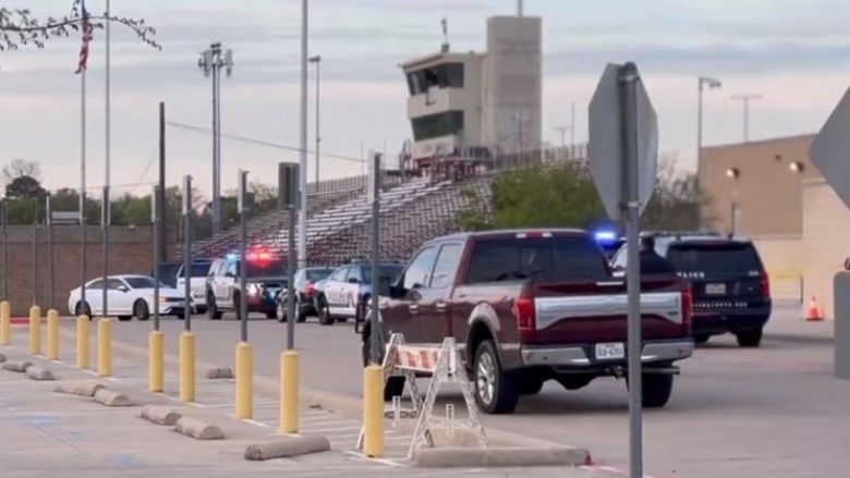 Të shtëna armësh në një shkollë të mesme në Teksas, plagosen dy nxënës – njëri në gjendje kritike