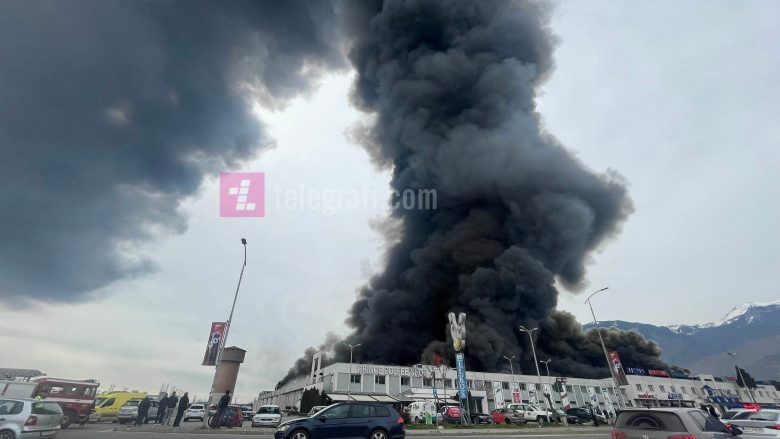 Lokalizohet zjarri i madh në ELKOS Center në Pejë