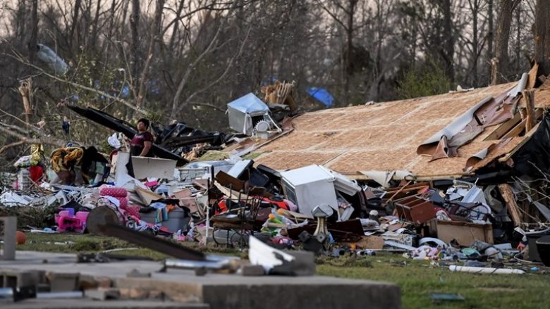 “Pamje apokaliptike” nga Mississippi, aty ku tornadoja kaloi dhe shkatërroi gjithçka – raportohet për 26 të vdekur