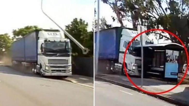 Humb vetëdijen prapa timonit, kamioni gjigant shkatërron gjithçka që i del rrugëve të qytetit australian – mrekullisht shpëton shoferi