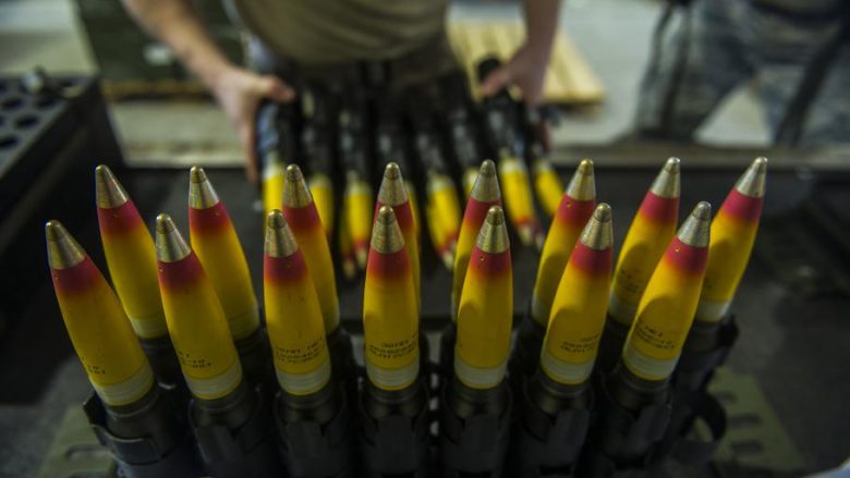 Ministria britanike e Mbrojtjes: Rusia po përpiqet të dezinformojë rreth municionit që po dërgojmë në Ukrainë