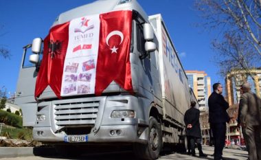 Kamioni i dhjetë me ndihma nga Tirana u nis drejt Turqisë