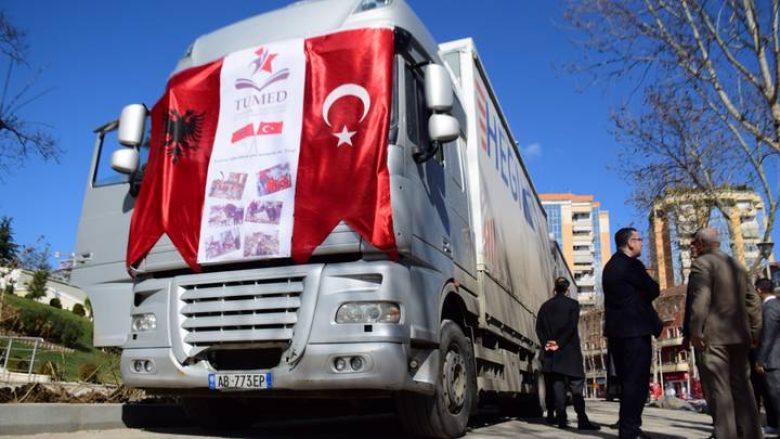 Kamioni i dhjetë me ndihma nga Tirana u nis drejt Turqisë