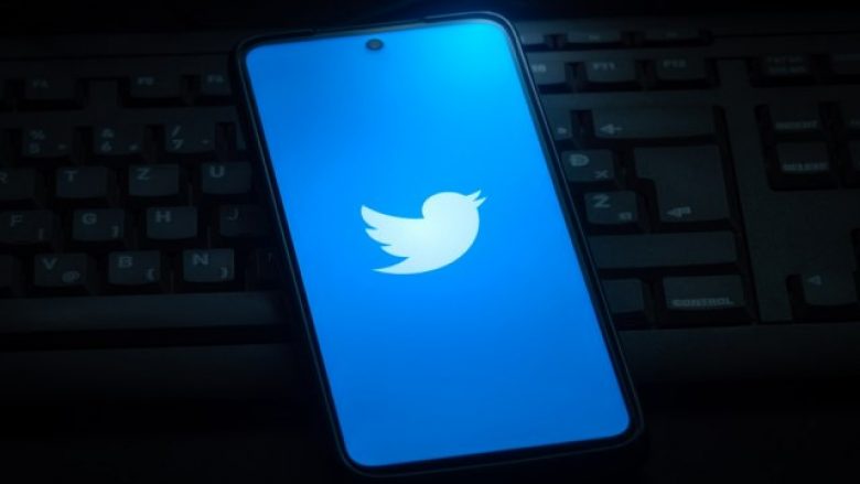 Një mori problemesh: Çfarë po ndodh me Twitter këto ditë?