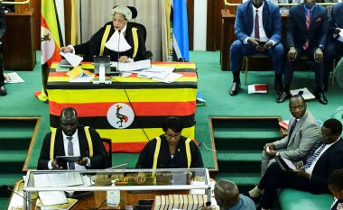 Parlamenti i Ugandës miraton projektligjin që dënon me burg ata që identifikohen si LGBTQ, vendos dënimin me vdekje për disa vepra