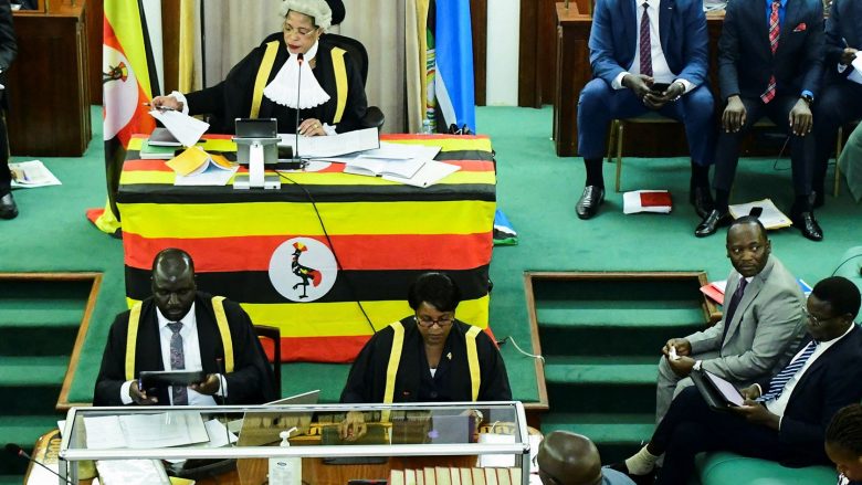 Parlamenti i Ugandës miraton projektligjin që dënon me burg ata që identifikohen si LGBTQ, vendos dënimin me vdekje për disa vepra
