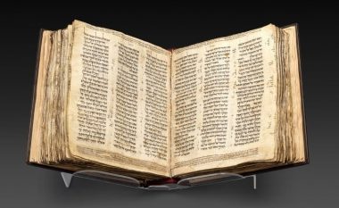 Bibla më e vjetër hebraike në botë, pritet që të shitet për 50 milionë dollarë