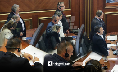 Mbi 1 mijë e 700 euro pagë në muaj për deputetët serbë që nuk shkojnë kurrë në Kuvend
