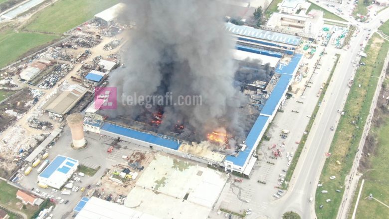 Zjarri i madh në ELKOS Center në Pejë – policia thotë se ende nuk dihen shkaktarët, rasti vazhdon të hetohet